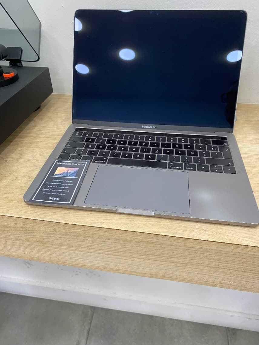 MacBook Pro 2019 - 250 GO de stockage - 8 GO RAM
